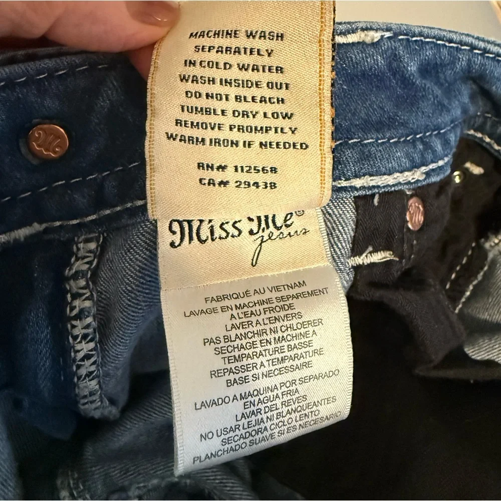 Miss Me Embellished Signature Cuffed Capri Jeans Distressed Light Wash Blue 28